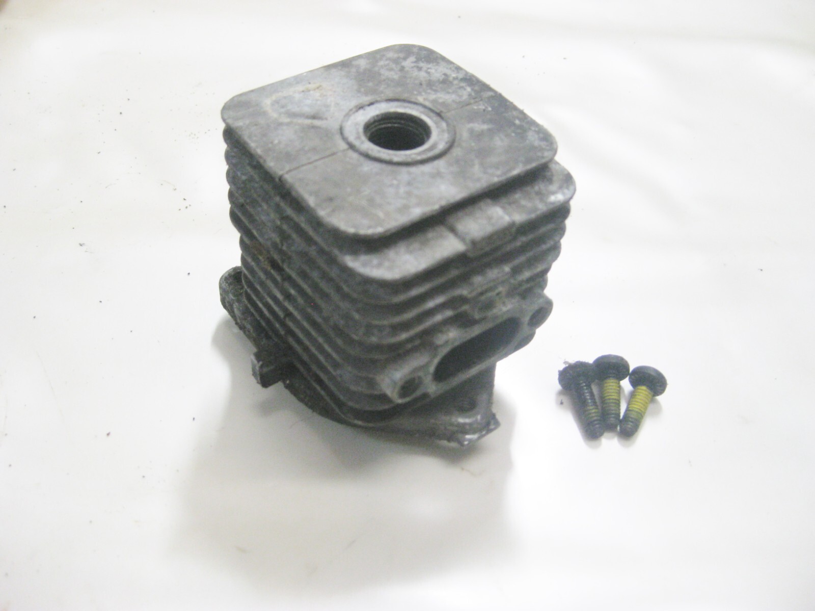 Homelite Trimmer UT20772 Trim 'N Edge Cylinder Part UP07145A, UP04136A