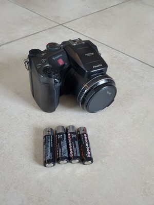 Fujifilm Finepix S602 Zoom Digitalkamera Kamera 3,1MP Super CCD Schwarz 6x Zoom 