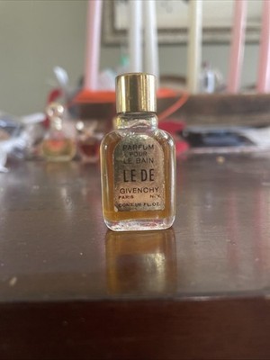 Le De Givenchy Parfum pour la Peau Mini Perfume Bottle