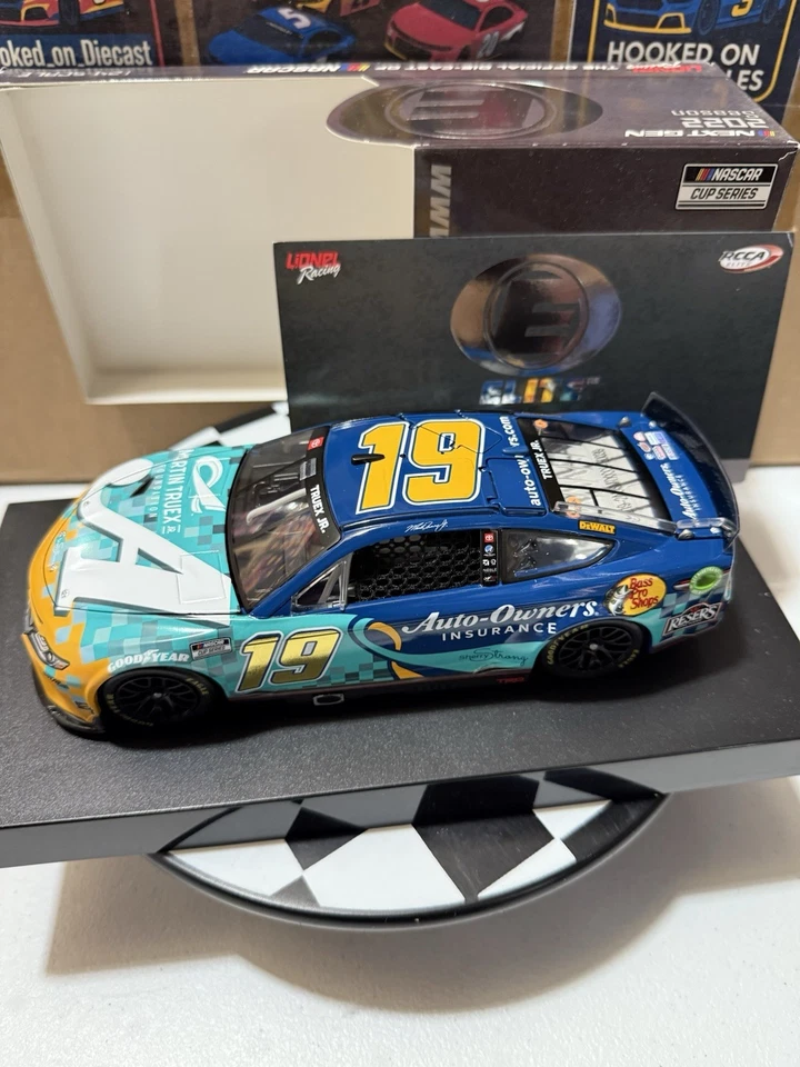 Martin Truex Jr. ELITE #19 Auto Owners Insurance MTJF FOIL # 2022 1/24 Diecast - Image 2 of 4