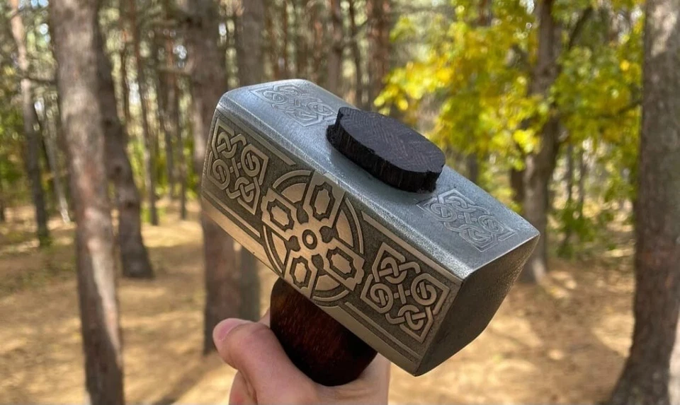 CUSTOM HANDMADE DAMASCUS STEEL VIKING HAMMER VALNUT, MJOLNIR HAMMER. - Image 3 of 4