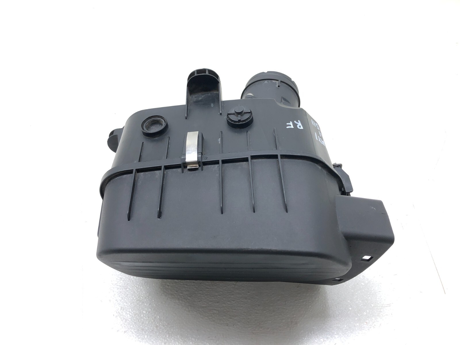 2014-2019 MASERATI GHIBLI SQ4 3.0L RIGHT PASS FRONT AIR CLEANER FILTER BOX OEM.