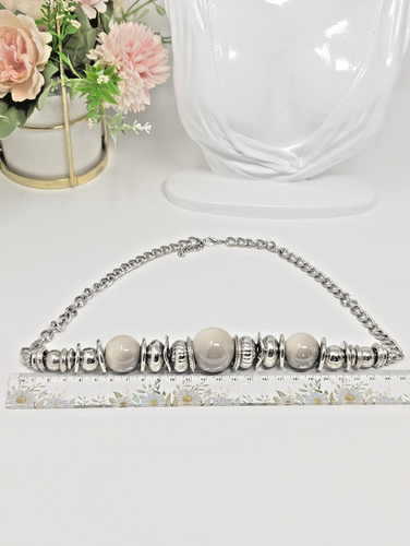 Large chunky beaded statement necklace on large chain-Silver tone chunky style - Picture 5 of 6