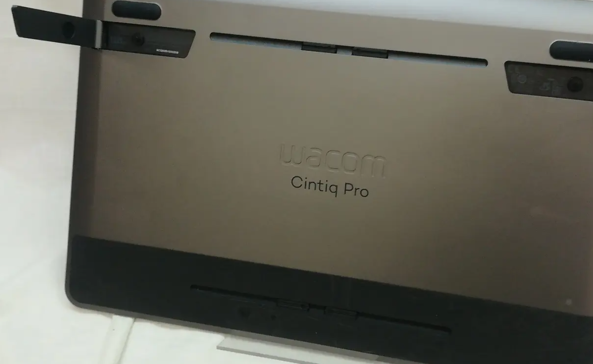 Wacom Cintiq Pro 13 pen display DTH-1320/AK0 13.3-inch Used Wacom Cintiq Pro 13 pen display DTH-1320/AK0 13.3-inch Used