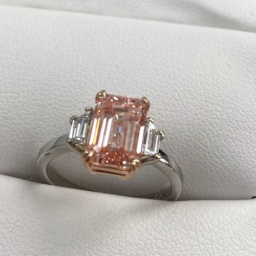 Bague fantaisie diamant rose intense émeraude cultivée en laboratoire IGI 3,07 ct or 14 carats 3,45 ctw - Photo 2 sur 11