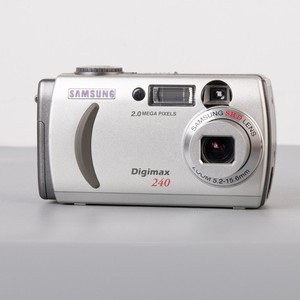 Samsung Digimax 240 - 2MP Digital Camera, Batteries, Memory Card, Strap, Y2K