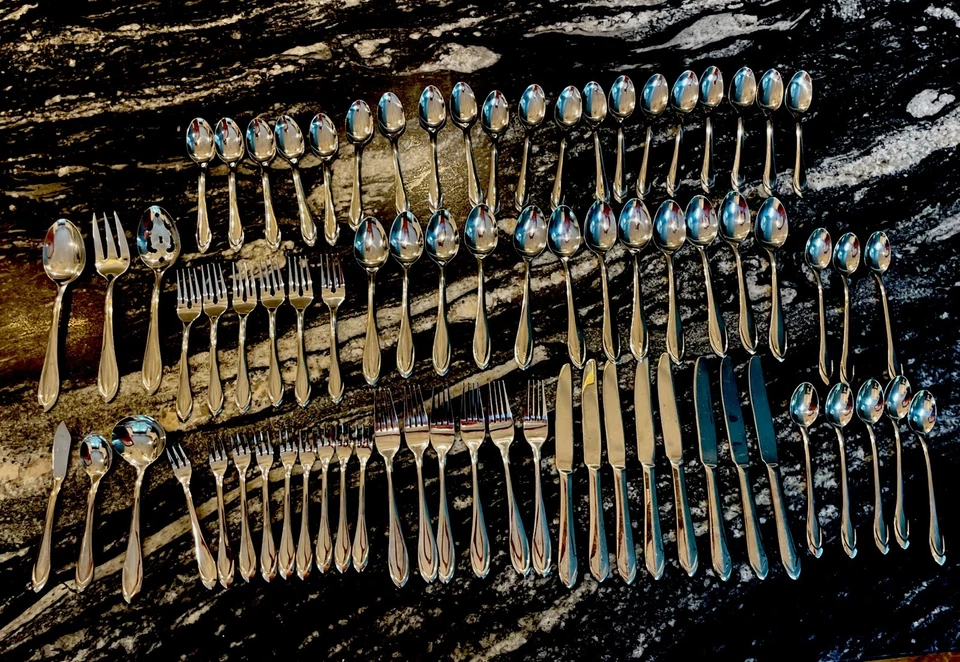 Cubiertos de acero inoxidable brillante Cambridge Silver Performance 75 piezas Foto 3 de 4