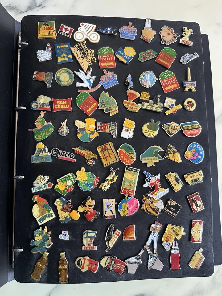 CLASSEUR GROS LOT DE PIN'S VINTAGE DIVERS TINTIN ASTERIX MARIO COCA JO MAC DO + - Photo 2/4