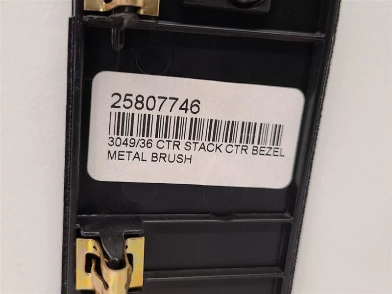 Radio Chevrolet Avalanche 2009-2014 tablero bisel 25807746 Foto 4 de 4