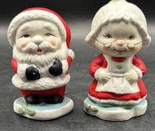 Porcelain Santa And Mrs. Claus Ceramic Salt and Pepper Shaker Set 3.7/8"