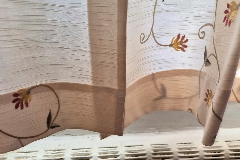 Cortinas bordadas de seda cruda sintética 6 paneles 54x58" colores neutros Foto 4 de 4