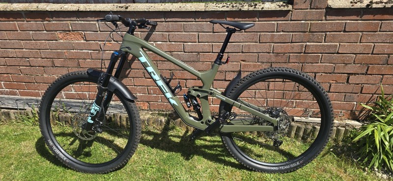 2022 Trek Slash 9.7 Carbon Enduro MTB Olive Green Invisiframe Fox XT/SLX 29er L