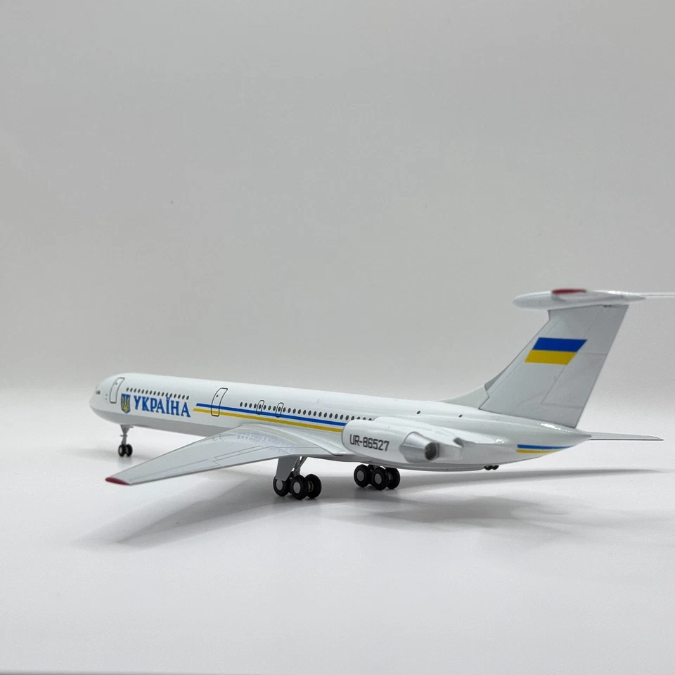 Ilyushin Il-62 “Ukraine” | Reg: UR-86527 | 1:200 Scale Plastic Model - Image 4 of 4
