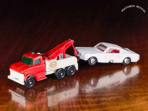 Lesney Matchbox No.Lesney 71c Esso Ford Wreck Truck & No.8e Ford Mustang