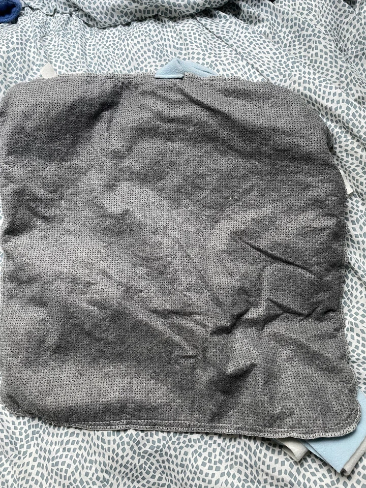 Schnüffelteppich für Hunde 60x60 Schnüffelwiese Schnüffelmatte Suchmatte Katze - Bild 2 von 2