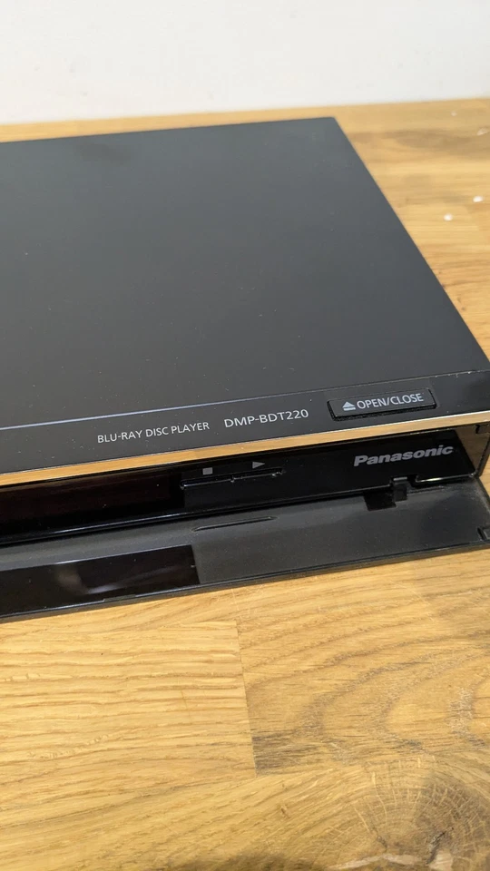 Panasonic DMP-BDT220 3D Blu-Ray, DVD / CD Player & Original Remote and manual - Image 4 of 4