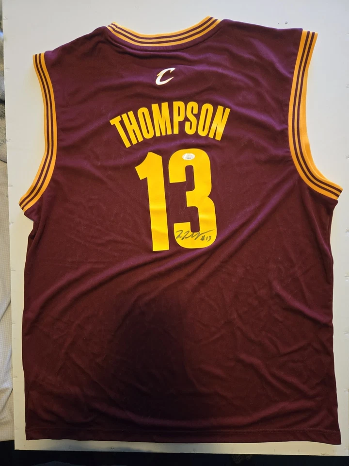 Camiseta deportiva autografiada por Tristan Thompson de los Jsa Cleveland Cavaliers Foto 3 de 4