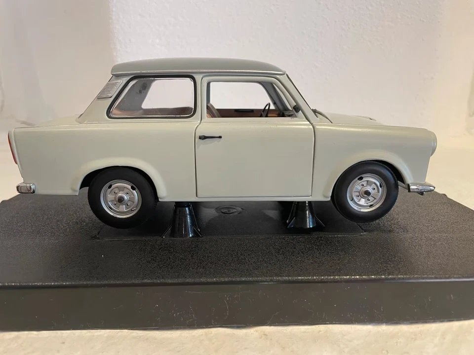Trabant Modellauto SunStar 1:18 - Bild 4 von 4