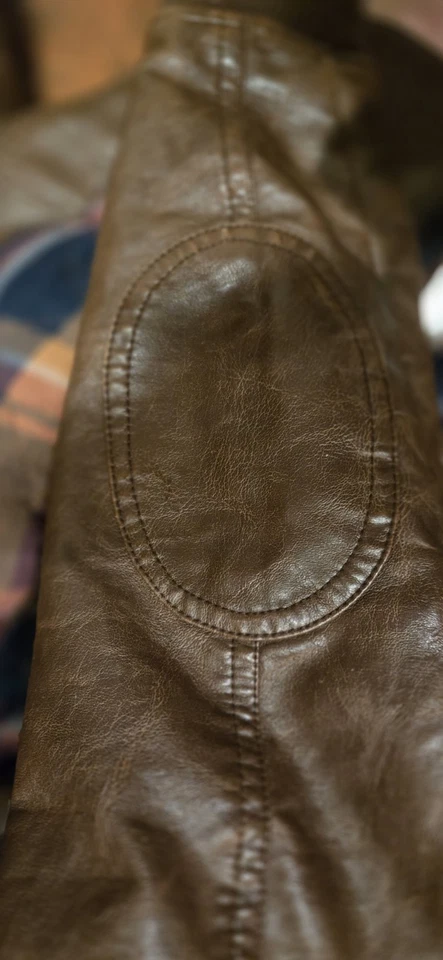 Chaqueta de bombardero de aviador Zara para niños 6/7 abrigo de cuero sintético cuello sherpa forrado a cuadros Foto 2 de 4