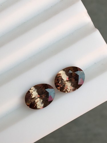 Beautiful zircon faceted gemstone matching pair eye clean oval 3.10 carat - Picture 2 of 4