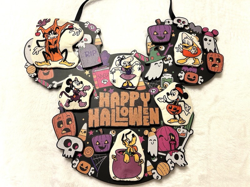 DISNEY PARKS 2021 Happy Halloween Mickey And Friends Wooden 3D Wreath Wall Decor