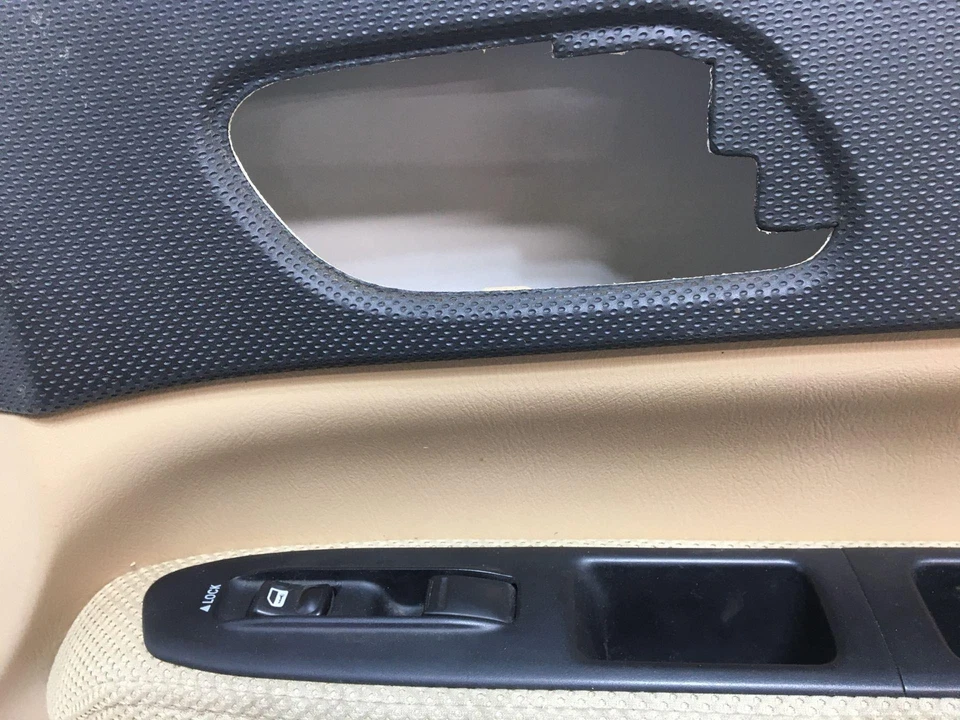 05 SUBARU FORESTER Front Door Trim Panel — 第 2/2 张图片