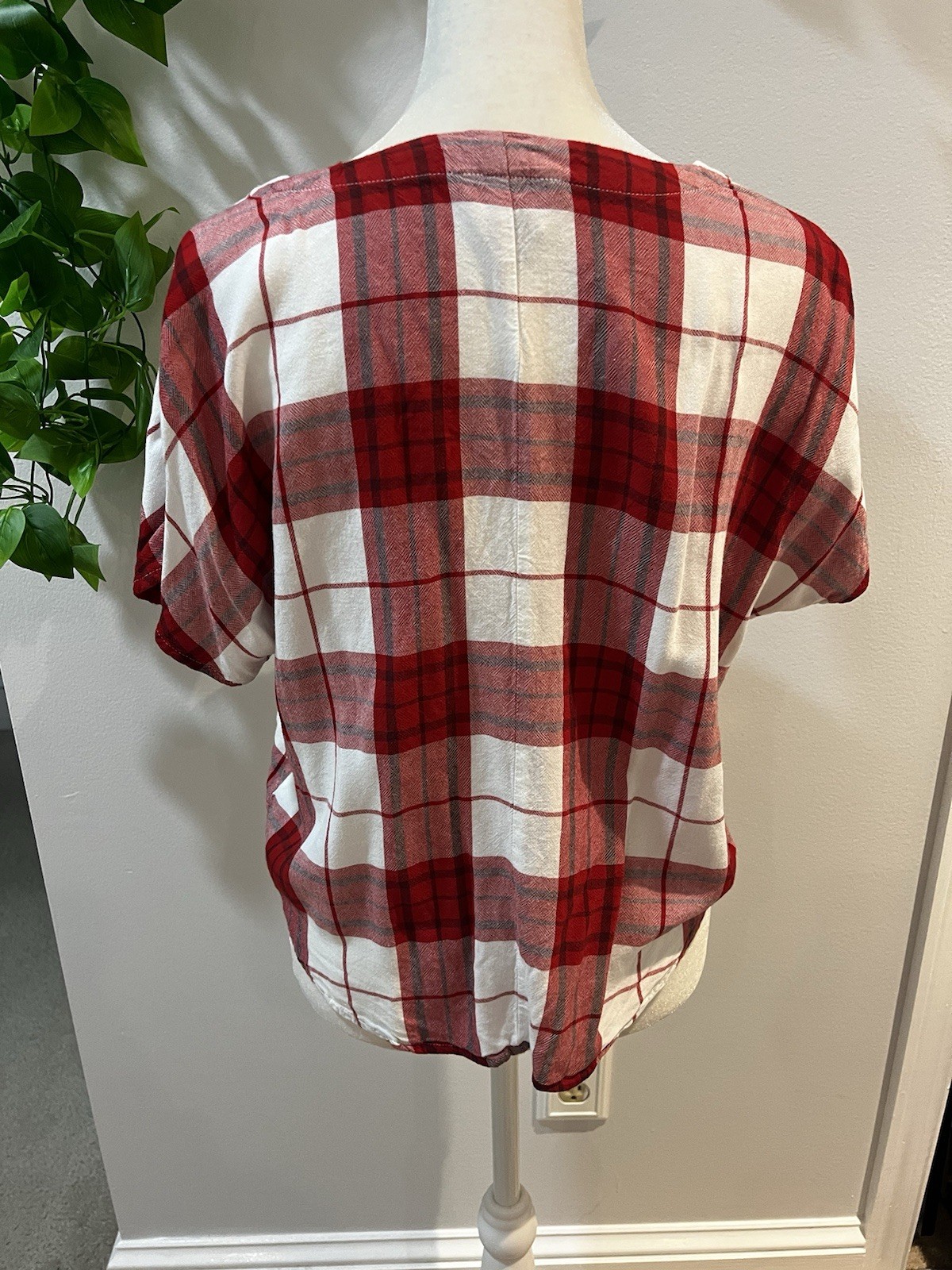 Universal Thread Red White Plaid Gingham Short Sl… - image 3