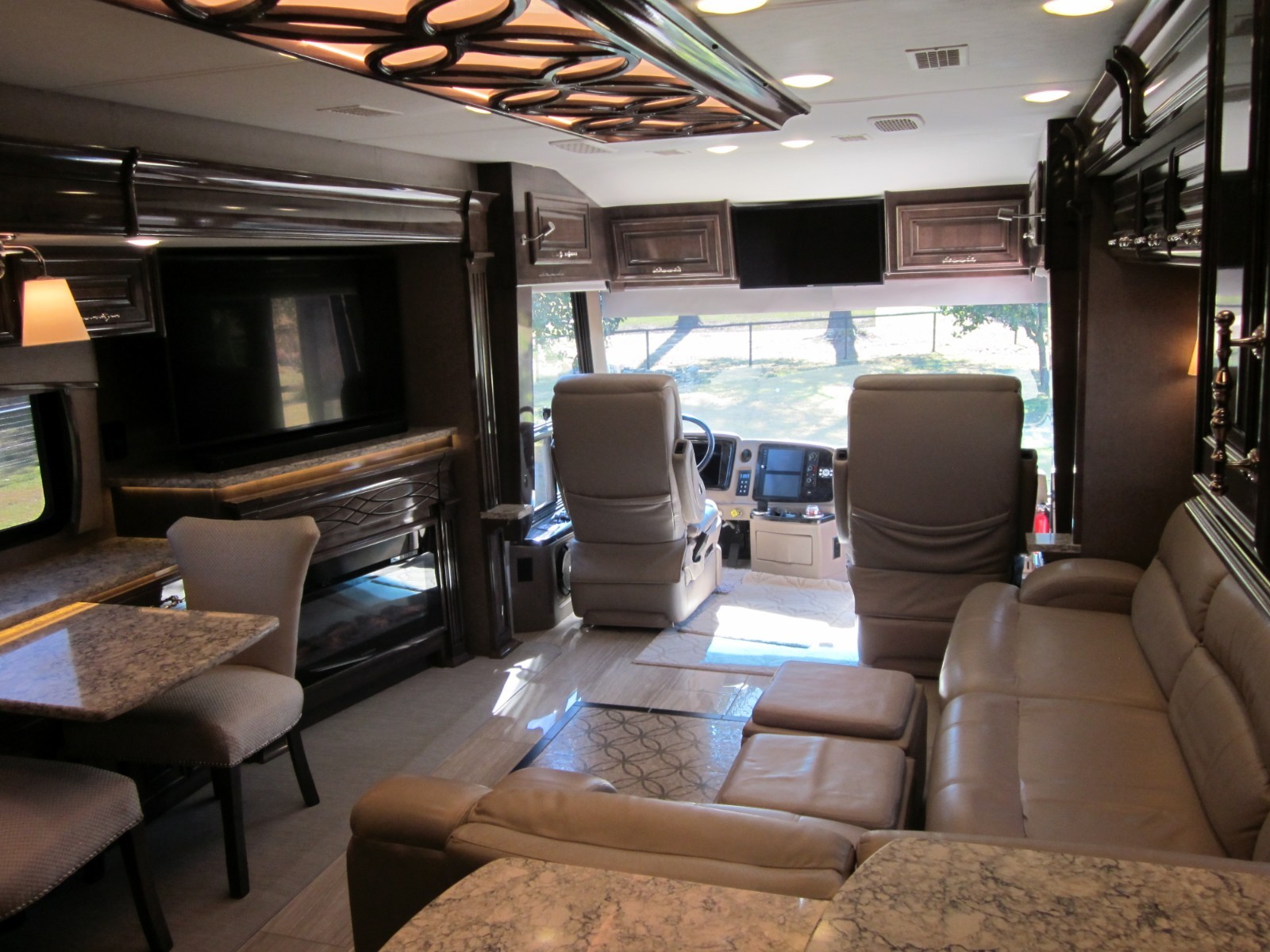 Entegra Coach Cornerstone Series M-45B 605hp Cummins One Owner Low Miles!!