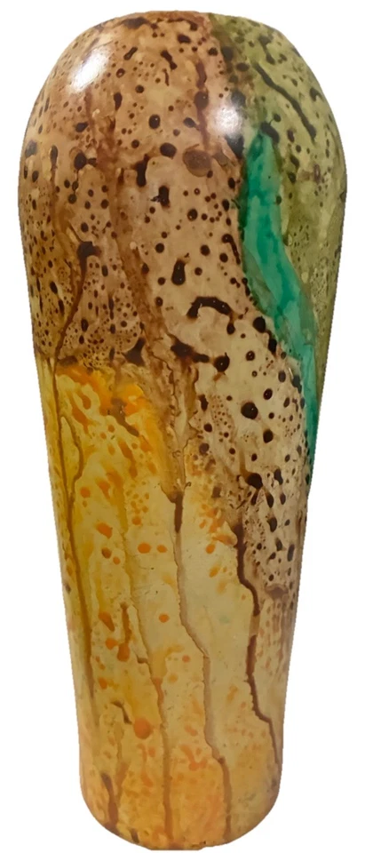 Soapstone vase withgiraffe-like shaped. unique carved glaze artistically - Image 4 of 4