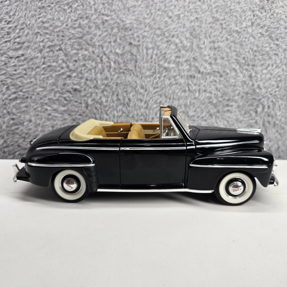 1948 Ford Convertible 1/18 Scale Road Signature Diecast Metal Model Car - Image 2 of 4