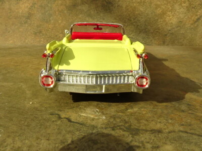 1959 ** Cadillac Yellow ELDORADO BIARRITZ Signature 1/32