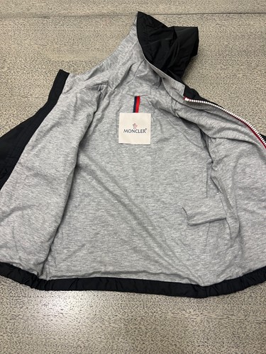 PRE-OWNED MONCLER SHORTBLACK HOODED RAINCOAT URVILLE FOR BOYS 4 YEAR 104CM - Picture 2 of 12
