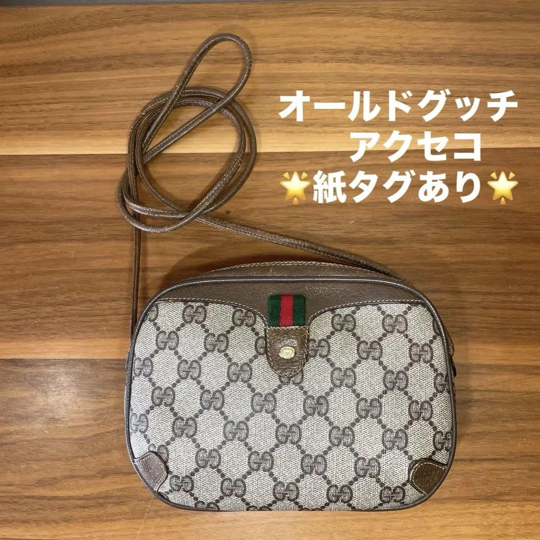 Sac bandoulière Gucci vintage avec étiquette papier accessoire collection créateur