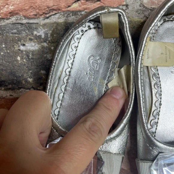 Pisos Gap plateados para niños pequeños talla 5 Foto 3 de 4