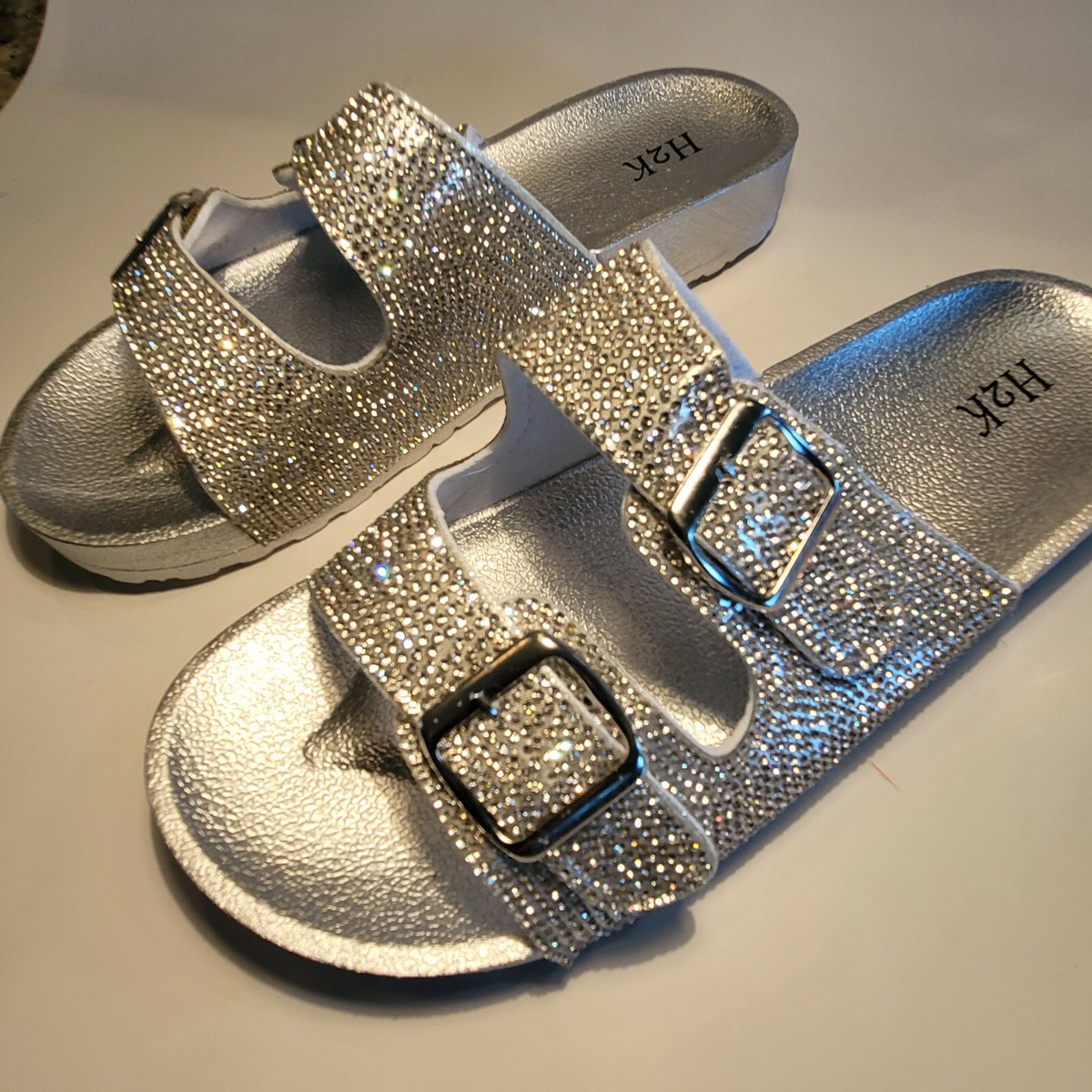 サンダル・ミュール [MATINKIM]buckle eyelet slippers in silver BUCKLE EYELET SLIPPERS IN SILVER – Matin Kim