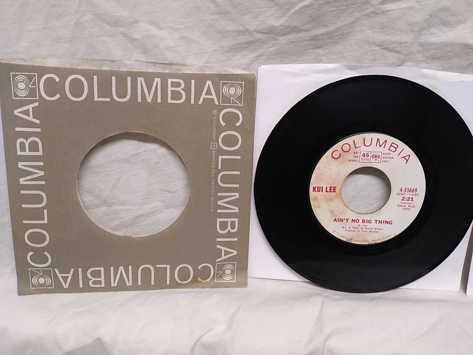 Kui Lee / Johnny Mathis 45 RPM Promo Columbia record lot of 2 1963, 1966 - Image 2 of 4