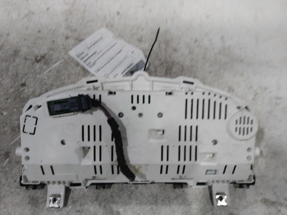 Used Speedometer Gauge fits: 2009 Land rover Lr2 3.2L cluster MPH and KPH w/trip Foto 2 de 4