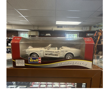 Revell 1:18 Ford '65 Mustang Pace Car Diecast Model