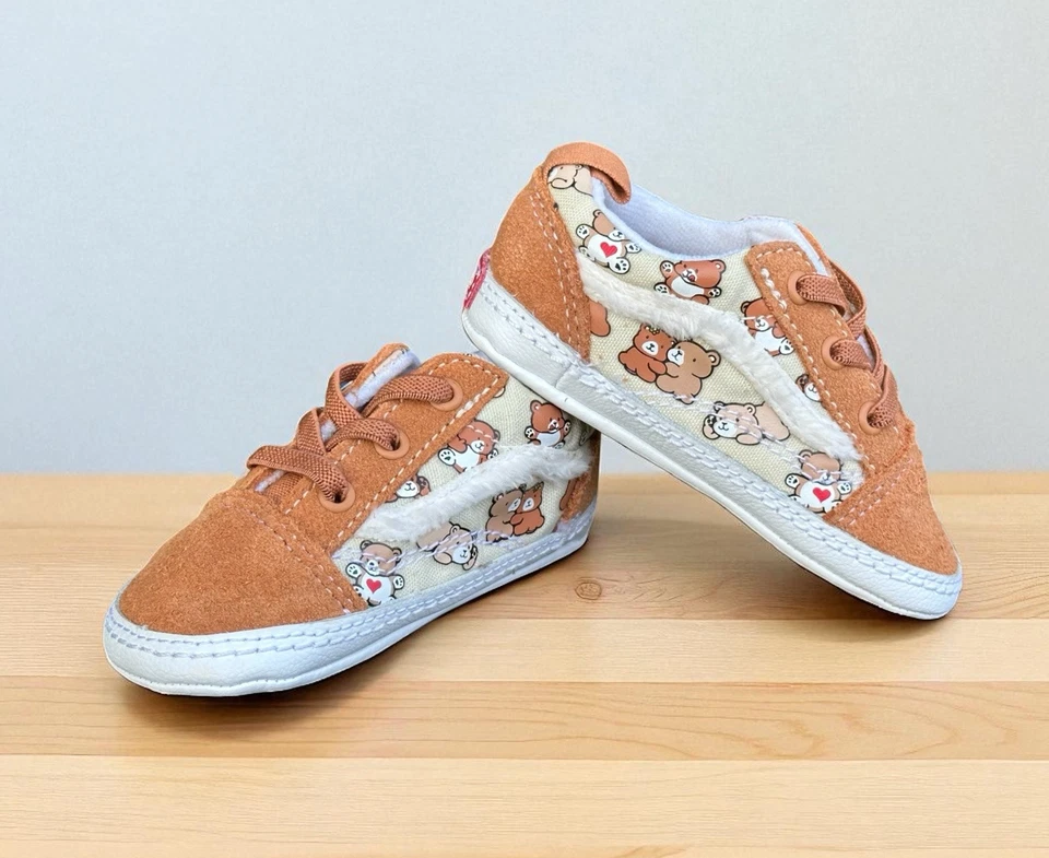 Sapatos infantis masculinos Vans Old Skool abraços de urso pele sintética tamanho 4 sapatos de berço LIMPOS - Imagem 2 de 4