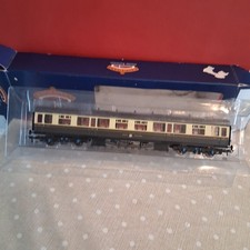 Bachmann OO Gauge 34-127A Collett 1st/3rd GW CHOC/CREAM COACH. BOX POOR REF OL15