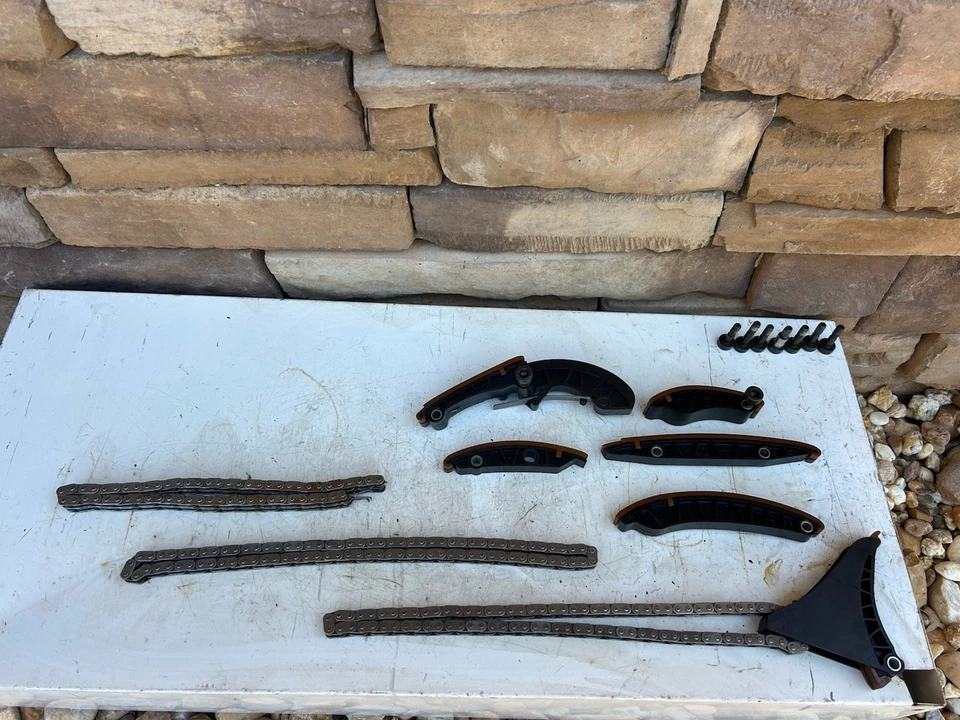 Lamborghini Aventador Árbol de levas Cadena de distribución y tensores Riel deslizante Zapata deslizante Foto 2 de 4