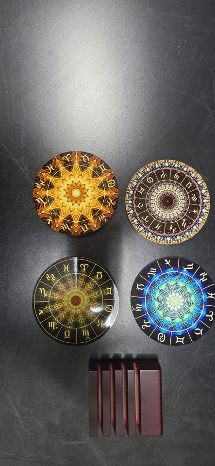 Posavasos Zodiac de diseño único 3,75" redondos con respaldo de corcho - Juego de 4 con soporte Foto 3 de 4