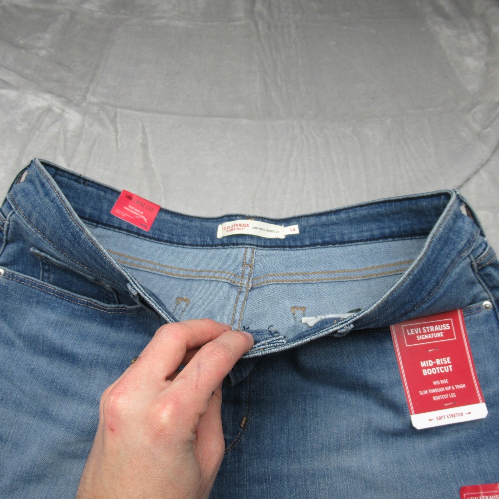 Levis Signature Jeans Women 14 Blue Denim Mid Rise Bootcut Medium Wash 36x32 NEW thumbnail 9