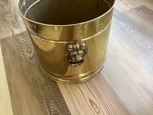Vintage Hammered Brass Lions Head Planter With Handles AS IS - Picture 5 of 7