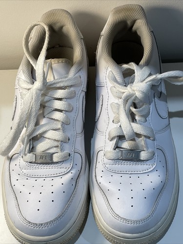 white trainers size 4.5