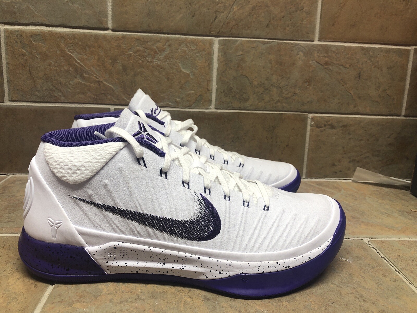 kobe ad baseline white court purple