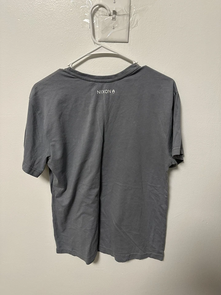 Camiseta Nixon manga corta para hombre azul cielo S pequeña Foto 2 de 3