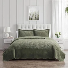 VCNY Home WS1-3BP-QUEN-IN-OLVMS Queen Quilt Set, 3-Piece Plush Bedding with