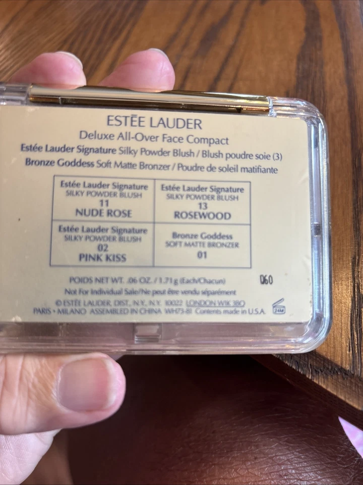 Estee Lauder Deluxe Silky Powder Blush - Image 3 of 3