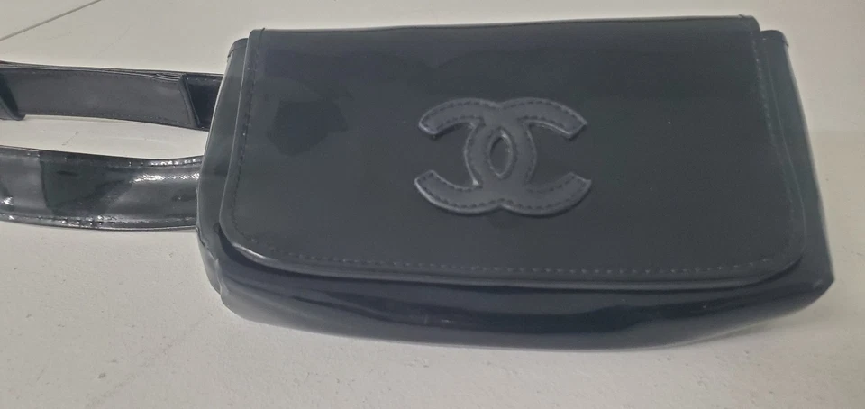 riñonera charol Foto 2 de 4